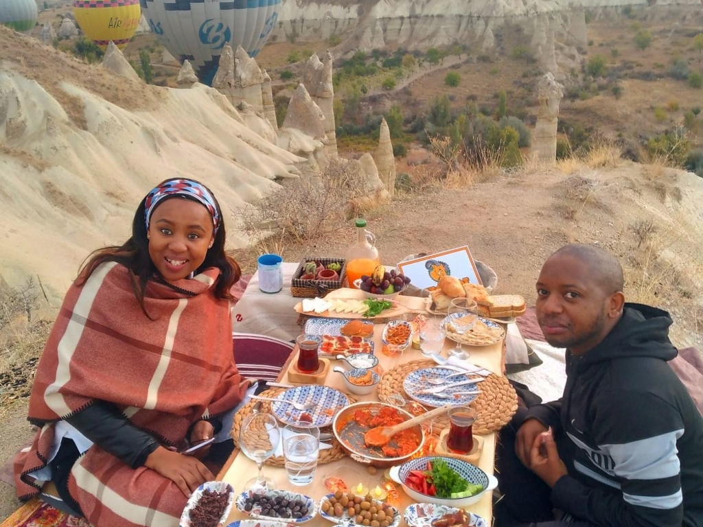 Exploring Cappadocia’s Sunrise Breakfast Scene